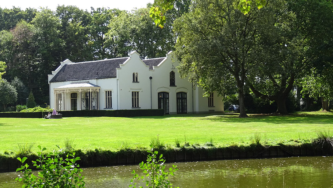 koetshuis Huize Scherpenzeel - nijkerkse fiets4daagse dag 4 grebbelinie door de fluitende fietser herman
